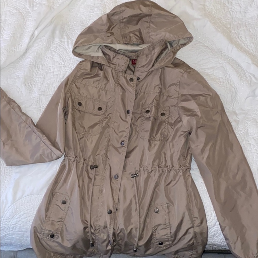 Hooded rain jacket